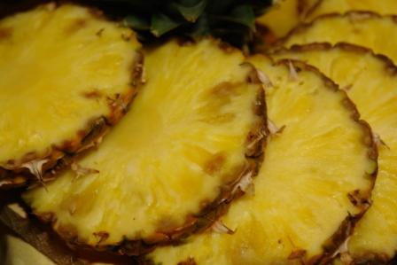 alkaline-based-foods-acidic-pineapple